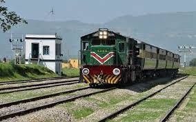لاہور سے ملتان جانے والی ٹرین کو حادثہ، 4 مسافر زخمی
