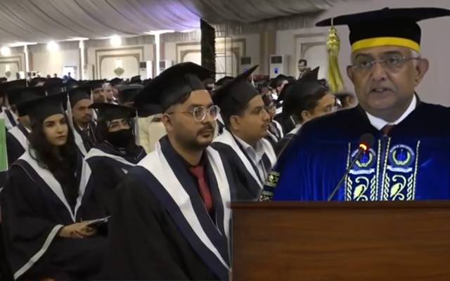 طلباء دیانت داری، محنت اور راست بازی کو اپنا شعار بنائیں: نیول چیف