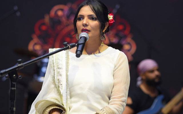 ’’سنگ مہک‘‘ تقریب؛ گلوکارہ مہک علی کے صوفیانہ کلام نے حاضرین سے خوب داد سمیٹی 