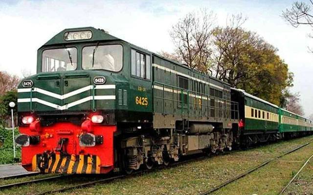 جعفر ایکسپریس سروس بحالی کے بعد کوئٹہ سے پشاور روانہ