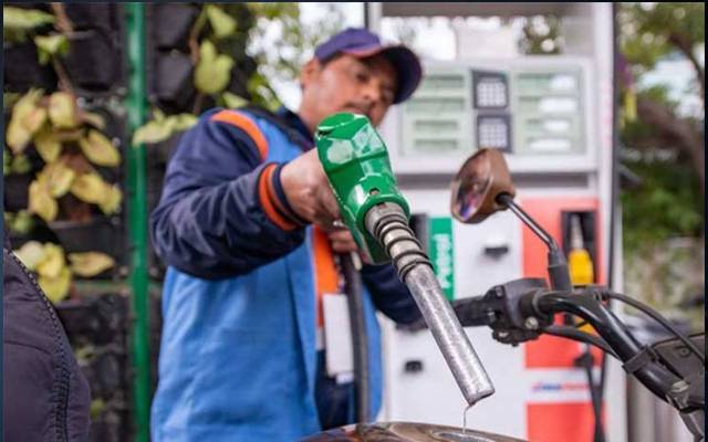 شہریوں کا حکومت سے پیٹرول کی قیمت میں کمی کامطالبہ