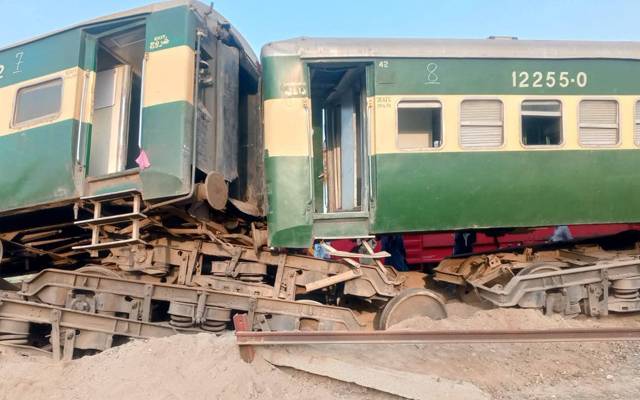  عوام ایکسپریس ٹرین حادثہ، وزیر ریلوے نے ہنگامی اجلاس طلب کرلیا
