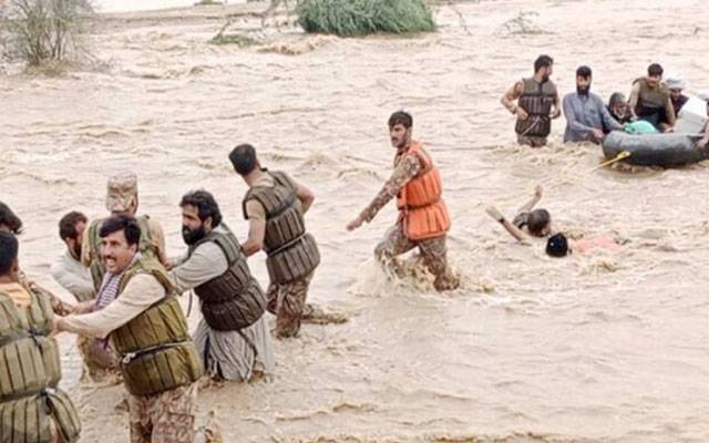  سیلاب زدہ علاقوں میں پاک فوج کی جانب سے راشن،ادویات کی تقسیم جاری  