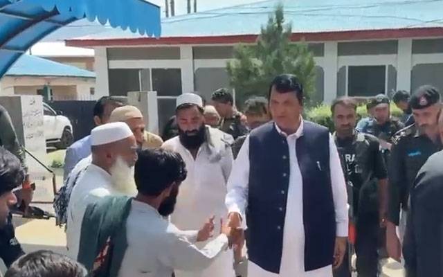 وفاقی وزیر امیر مقام کا ضلع شانگلہ کا دورہ، متاثرہ خاندانوں سے ملاقات 