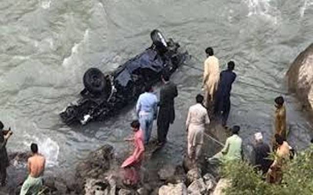 وادی نیلم میں سیاحوں کو لےجانی والی گاڑی کھائی میں جاگری،5 افراد جاں بحق 