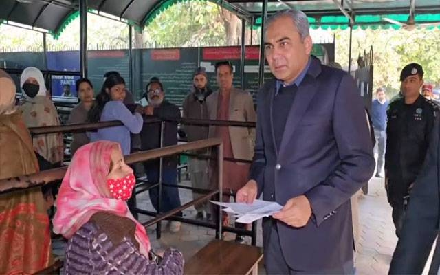  محسن نقوی کا نادرا اور پاسپورٹ آفس کا اچانک دورہ، شہری سہولیات بہتر بنانے کی ہدایات جاری