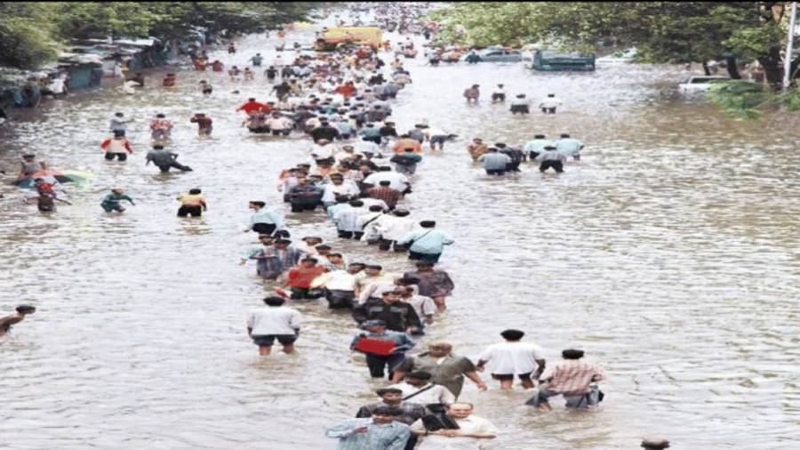 Mumbai Flash Flood, Schools closed, Flights diverted, Heavy rain alert, City42, 