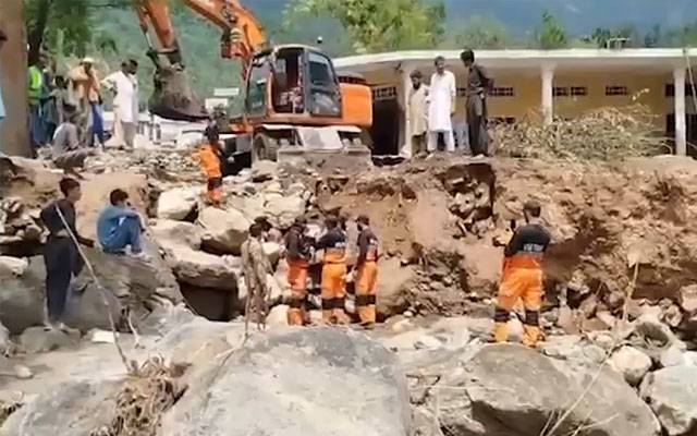 بونیر ، شانگلہ اور سوات میں امدادی کارروائیاں، پاک فوج ٹوٹے پلوں، بند  راستوں کو کھولنے میں مصروف