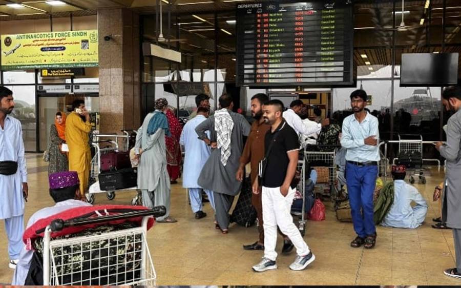 Alama Iqbal International Airport, Air Blue Flight, Lahore to Karachi flight, Flight late, City42. Passengers; protest 