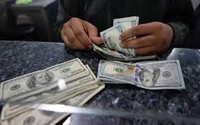 ڈالر کی قیمت گرگئی 