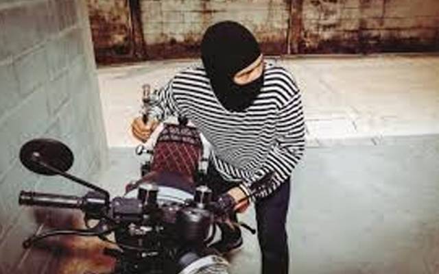 موٹرسائیکل چوری کرنے والا چور گرفتار