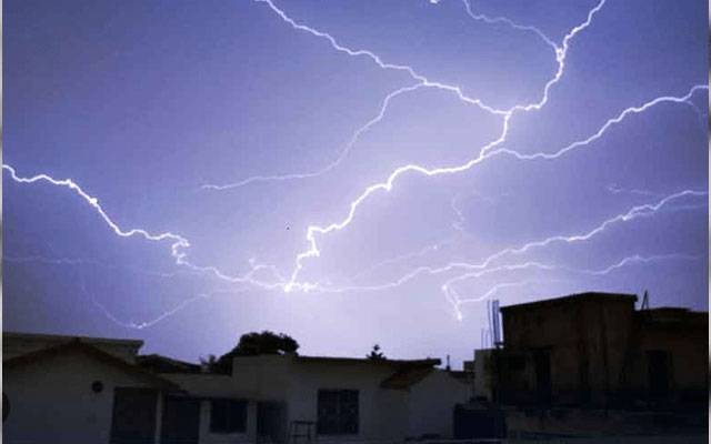 بدین؛ آسمانی بجلی گرنے سے 2 افراد جاں بحق، 2 زخمی 
