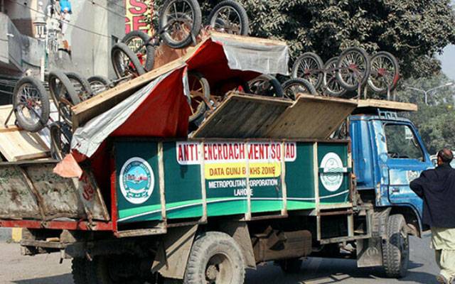 تجاوزات کیخلاف آپریشن کے دوران  پیرا فورس اہلکاروں پر حملہ
