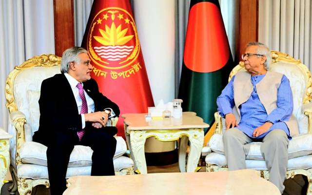 نائب وزیراعظم اسحاق ڈارکی بنگلہ دیش کے چیف ایڈوائزر محمد یونس سے ملاقات