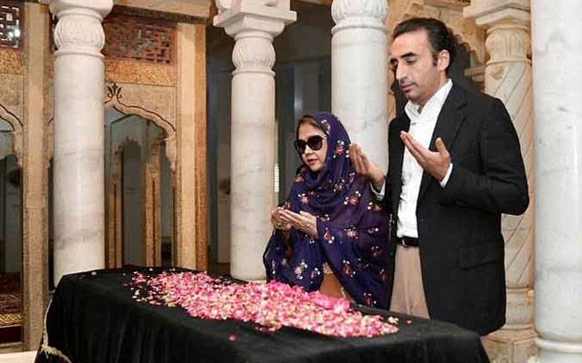 بلاول بھٹو کی گڑھی خدا بخش میں شہدائے جمہوریت کے مزار پر حاضری