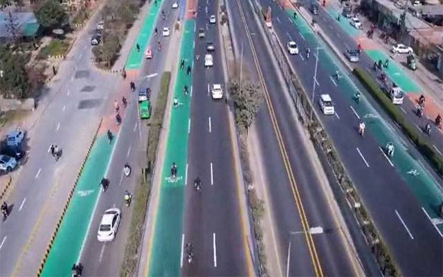 ٹریفک فلو بری برح متاثر: کلمہ چوک سےلاہوربرج تک بائیکر لین کیلئے مخصوص ڈیوائیڈر ختم
