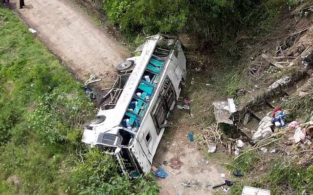 کولمبو: سیاحوں کی بس کھائی میں گرنے سے 15 جاں بحق، 18 زخمی
