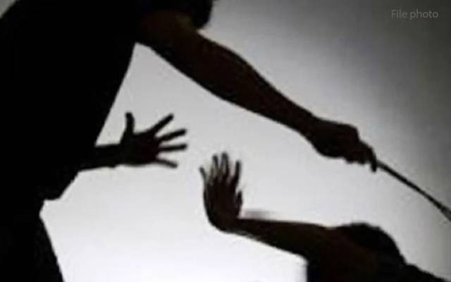 لاہور؛ پولیس اہلکاروں کا طالبعلم پر تشدد، 53 ہزار روپے چھین کر فرار