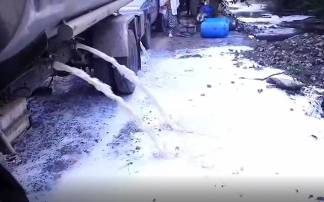 پنجاب فوڈ اتھارٹی کا گرینڈ آپریشن، 53ہزار 700 لٹر ملاوٹی دودھ تلف