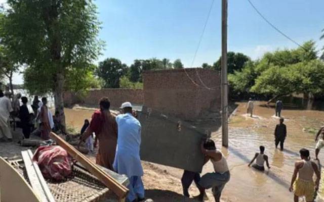   جلال پور پیروالا میں مقامی بند ٹوٹنے سےدرجنوں بستیاں زیر آب، ایمرجنسی نافذ،ریسکیو آپریشن جاری  