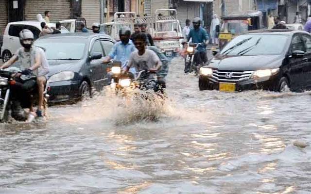 موسلا دھار بارش ؛ شہر کی اہم شاہراہوں پرٹریفک شدید جام 
