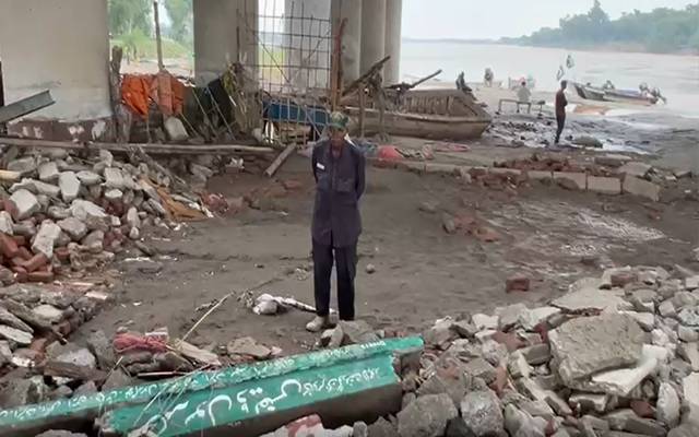لاہور: سیلاب متاثرین کی مدد کرنیوالے خود سیلاب کی زد میں آگئے
