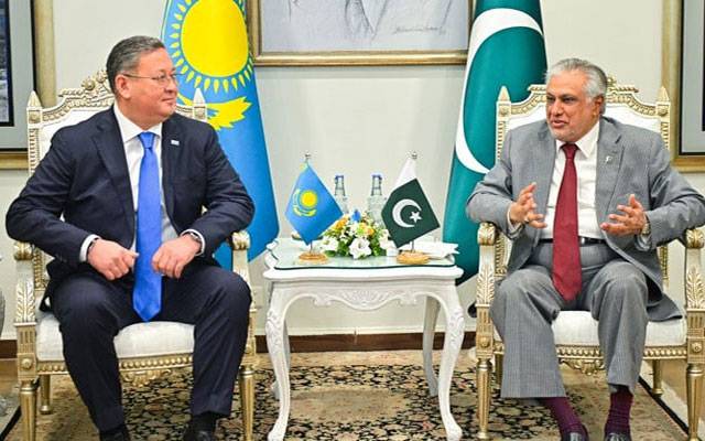 اسحاق ڈارکی قازقستان کے ہم منصب سے ملاقات، سیاسی اور اقتصادی روابط بڑھانے پر زور