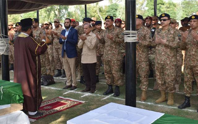 جنوبی وزیرستان میں دورانِ آپریشن جامِ شہادت نوش کرنیوالے 12 جوانوں کی نمازِ جنازہ ادا 