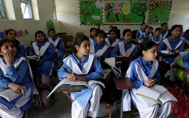 والدین اور طلبہ کیلئےبری خبر، سکول فیسوں میں بڑا اضافہ کردیا گیا