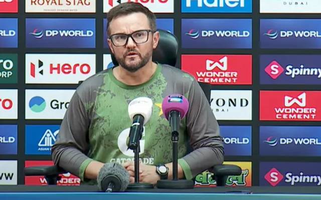 میچ کے بعد بھارتی ٹیم کے ہاتھ نہ ملانے پر پاکستان ٹیم کے ہیڈ کوچ کا سخت ردعمل 