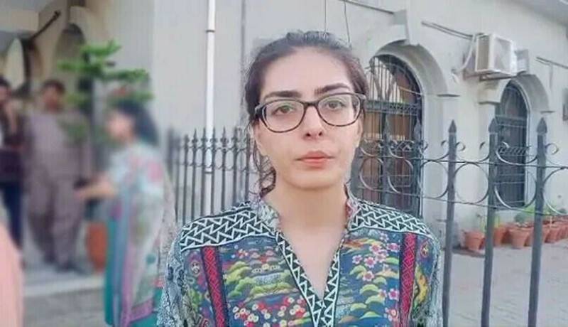 ایمان مزاری نے چیف جسٹس اسلام آباد ہائیکورٹ کیخلاف ہراسمنٹ کمیٹی میں شکایت جمع کروادی