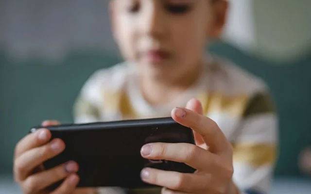 16 سال سے کم عمر بچوں کے سوشل میڈیا کے استعمال پر پابندی