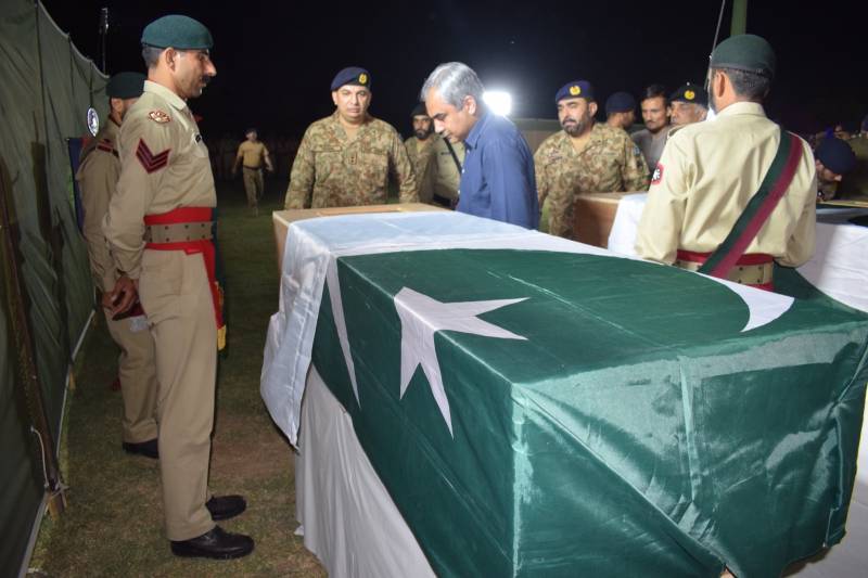 وزیر داخلہ محسن نقوی کی تربت آمد، شہید کیپٹن سمیت 4 جوانوں کے جنازے میں شرکت 