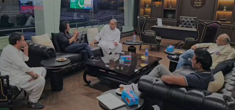 بڑا فیصلہ درپیش ، چیئرمین پی سی بی محسن رضا نقوی نے سابق چیئرمینوں کو مشاورت کے لیے بلا لیا 