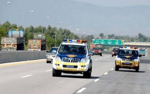 موٹر وے پولیس کی کارروائی ؛ سڑک کنارے لگی حفاظتی باڑ اور درخت چوری کرنے والا ملزم گرفتار