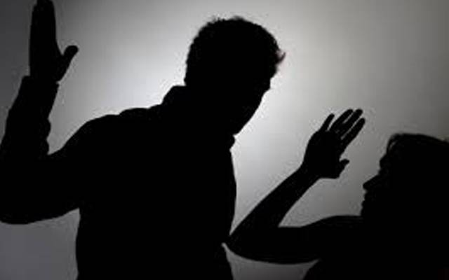 گرین ٹاؤن ؛ سسرالیوں کا خاتون پر تشدد ؛بھوئیں اور سرکے بال مونڈ دیے 