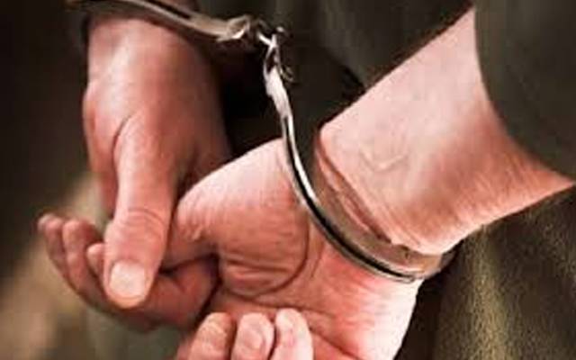 تھانہ راوی روڈ نے بلیک میلر اور گٹگا مافیا کا سرغنہ پکڑ لیا