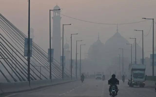 سموگ کا تدارک؛ ضلعی انتظامیہ اور ٹریفک پولیس کا اہم اجلاس،حکمت عملی تیار