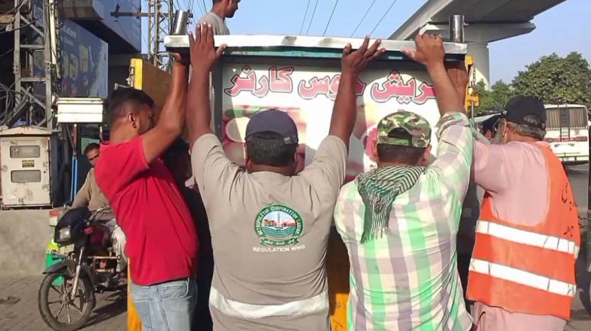 لاہورکوتجاوزات سےپاک کرنےکیلئےگرینڈآپریشنز؛ 646تجاوزات کاسامان ضبط،1435بینرزاورفلیکسزکوہٹادیاگیا