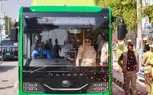 ڈی جی خان؛ وزیراعلیٰ مریم نواز نے تاریخ کی پہلی الیکٹرو بس کا افتتاح کردیا 