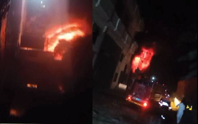  لاہور: سگیاں کے قریب گودام میں آگ بھڑک اٹھی