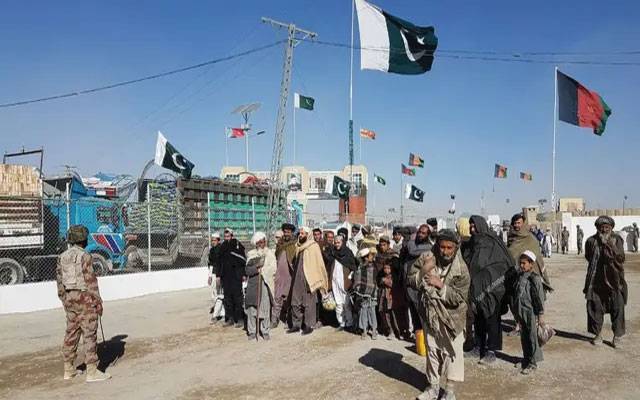 پاک افغان انگور اڈہ بارڈر 2 سال بعد کھول دیا گیا،گاڑیوں کی آمدورفت شروع