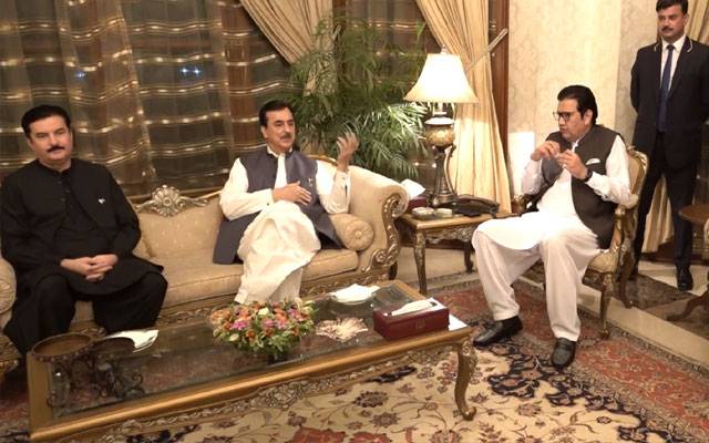 یوسف رضا گیلانی کی پشاور آمد، گورنر ہاؤس میں پرتپاک استقبال