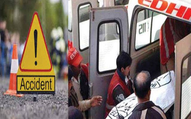 مسلم ٹاؤن: موٹرسائیکل کھمبے سے ٹکرا گئی,2 نوجوان جاں بحق 