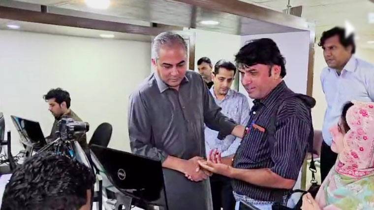 وزیر داخلہ محسن نقوی کا دورہ پاسپورٹ آفس،دفتر کے بہترین انتظامات پر اطمینان کا اظہار
