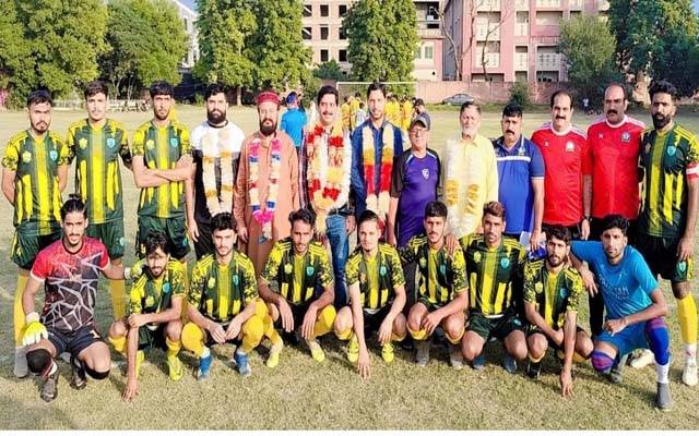 ڈی ایف اے فٹ بال چیمپئن شپ ; بابا کارگو کا فاتحانہ آغاز