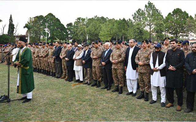  اورکزئی آپریشن میں جامِ شہادت نوش کرنیوالے لیفٹیننٹ کرنل جنید طارق اور میجر طیّب راحت کی نمازِ جنازہ ادا 