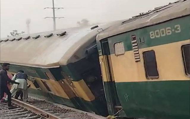 راولپنڈی سے لاہور آنے والی اسلام آباد ایکسپریس حادثے کا شکار