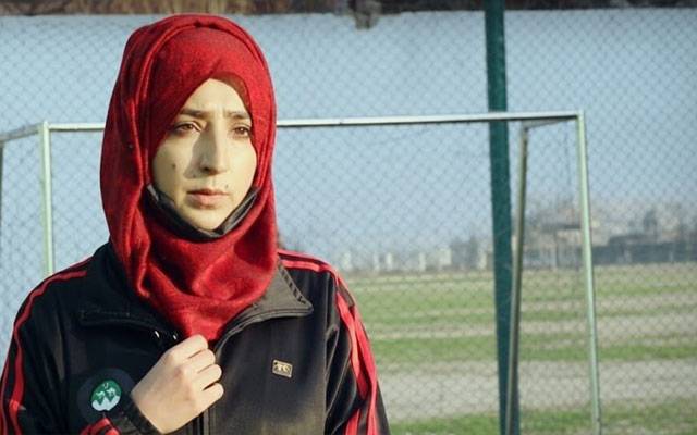 پاکستان کی پہلی خاتون سونیا مصطفیٰ نے فیفا فٹبال ریفری بن کر ملک کا نام روشن کردیا