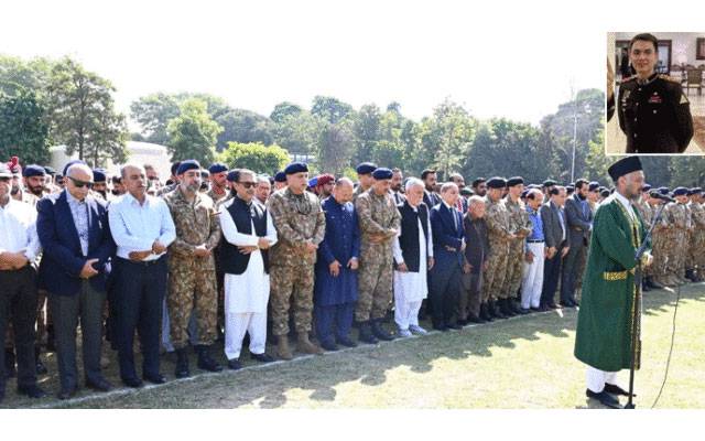 ڈیرہ اسماعیل خان؛ دہشتگردوں کیخلاف آپریشن میں جامِ شہادت نوش کرنیوالے میجر سبطین حیدر کی نماز جنازہ ادا 